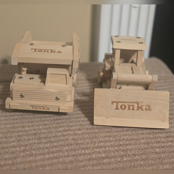 NWOT Tonka Wooden Toy Truck Set - Natural Wood - Picture 1 of 15